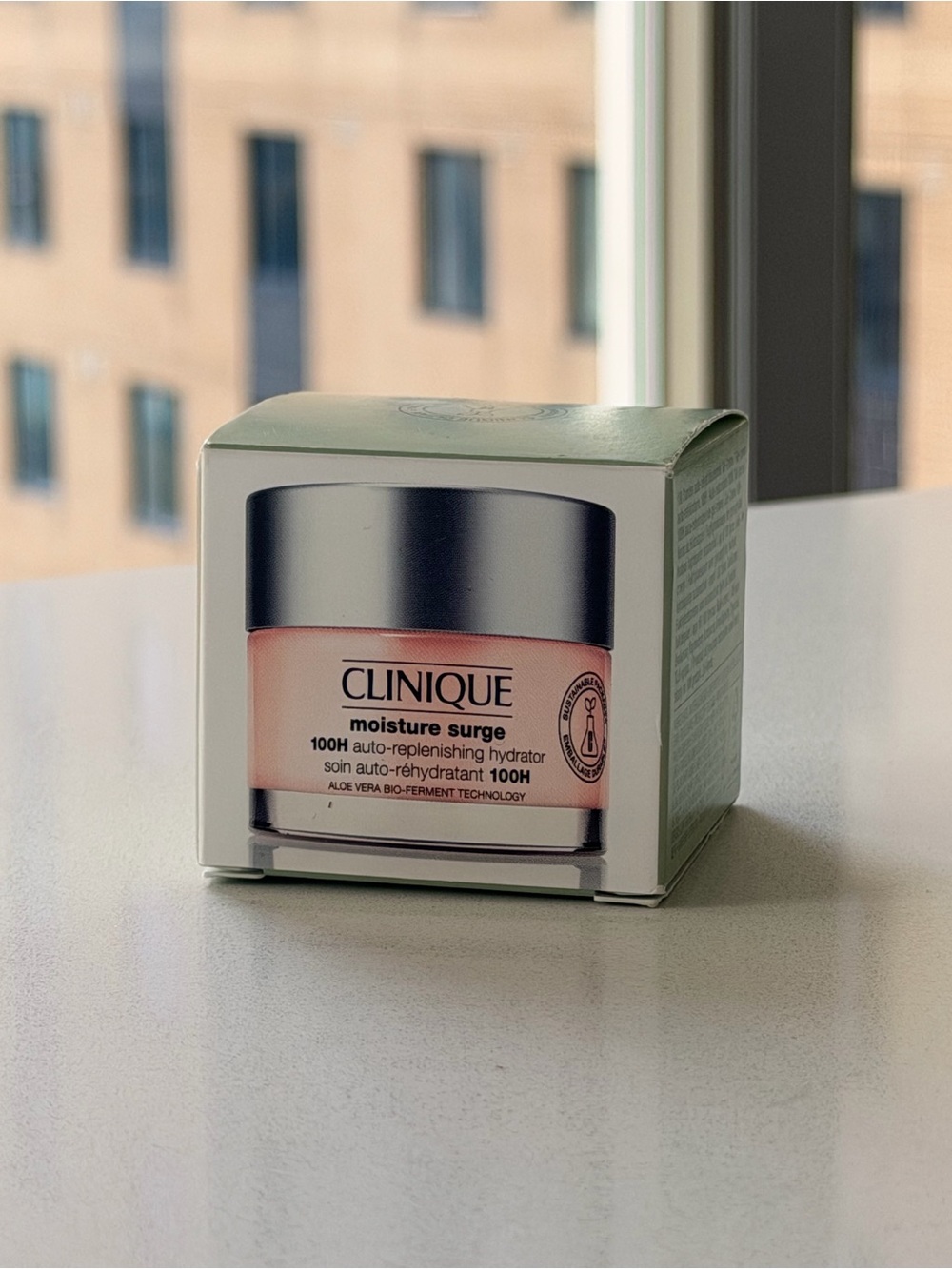 Clinique Moisture Surge 100H Auto-Replenishing Hydrator. 30ml